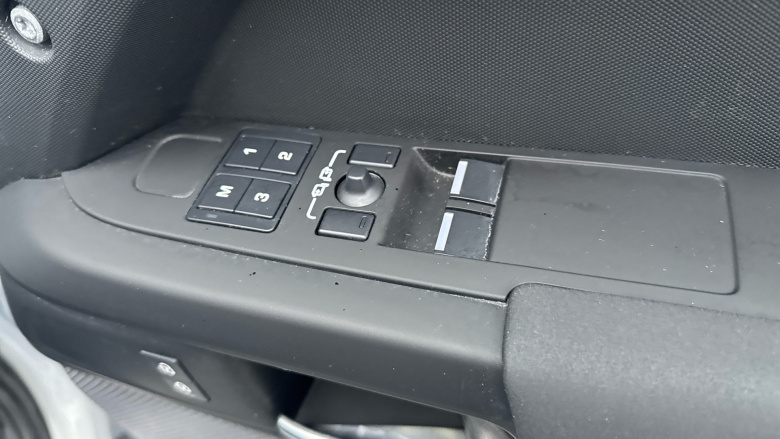 Land Rover Defender 90 Diesel 3.0 D250 Hard Top SE Auto